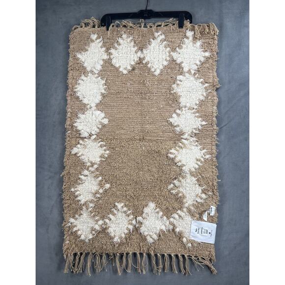 Urban Outfitters Diamond Border Woven Cozy Shag Rag Rug 2 x 3 Foot Beige White - Picture 4 of 7